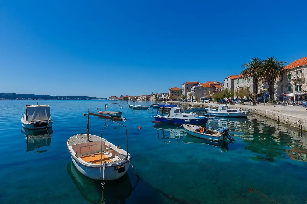 II Tweety Hotel Kastela