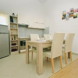 Guest house Apartments&room Babic, Kastela