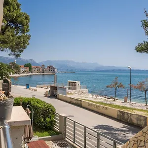 Apartment Beachfront Gabine, Kastela