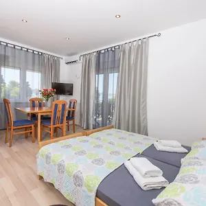 Guest house Luxury Ivana, Kastela