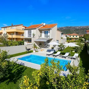  Villa Elysium - Beautiful Family House With Heated Pool